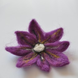Broszka kwiat z filcu - fioletowy